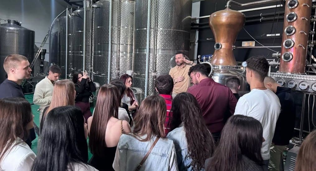 Studentska poseta proizvodnog pogona Podruma Pevac